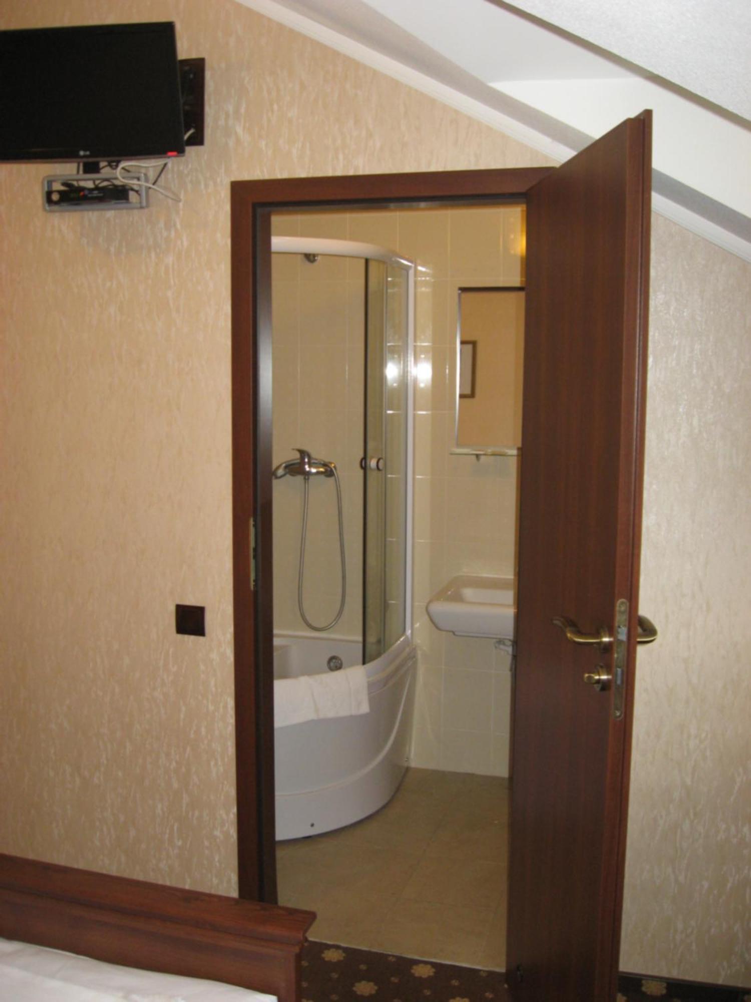 Shato Paradis Hotel Irpin Rum bild